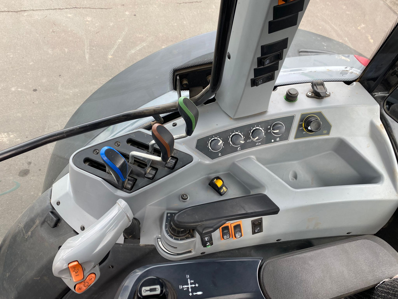 Valtra A 104 MH4 - Traktori: kuva Valtra A 104 MH4 - Traktori Valtra A 104 MH4 - Traktori: kuva Valtra A 104 MH4 - Traktori