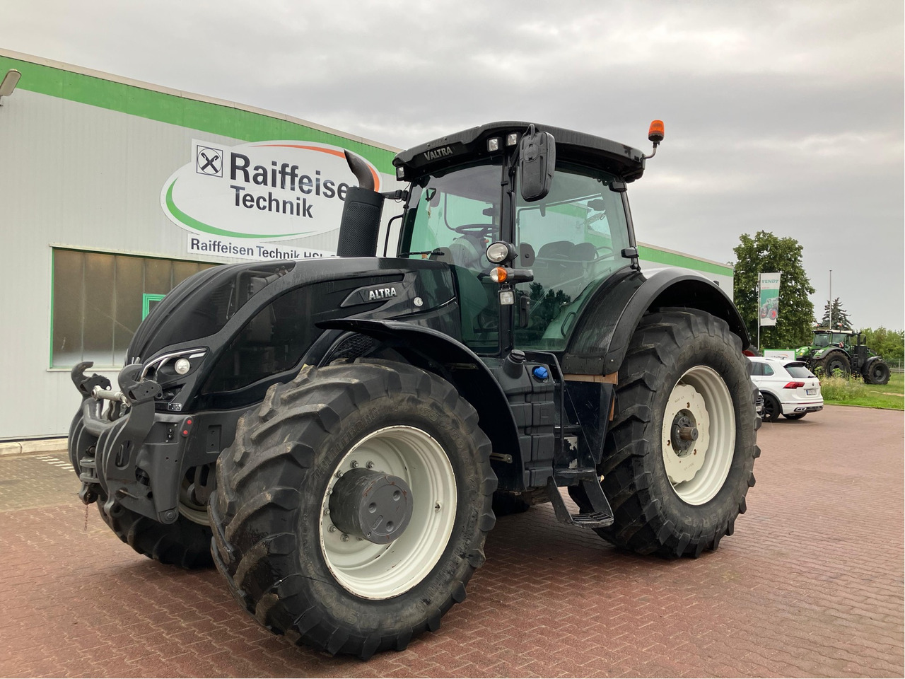 Valtra S 394 - Traktori: kuva Valtra S 394 - Traktori Valtra S 394 - Traktori: kuva Valtra S 394 - Traktori