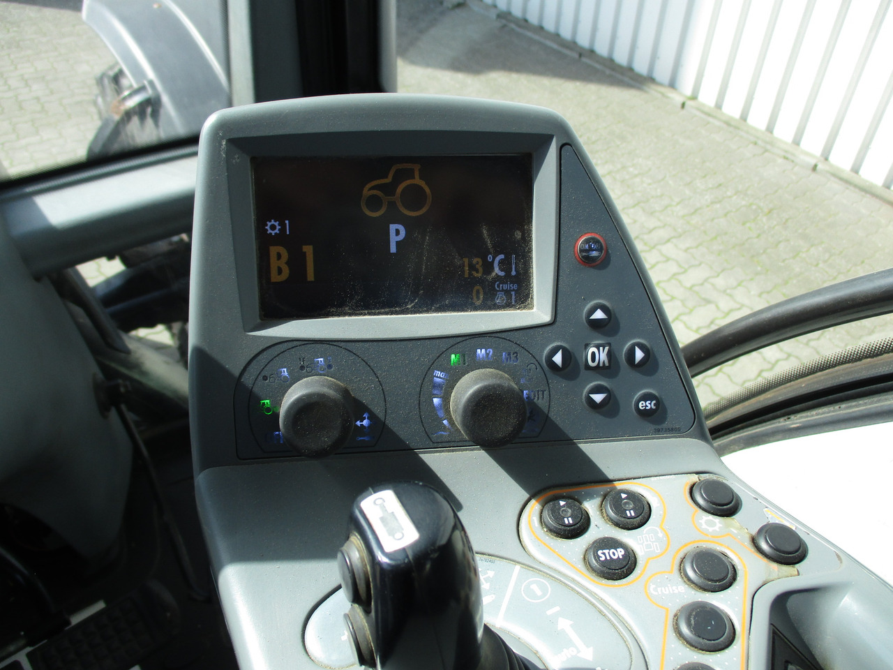 Valtra T 213 - Traktori: kuva Valtra T 213 - Traktori Valtra T 213 - Traktori: kuva Valtra T 213 - Traktori