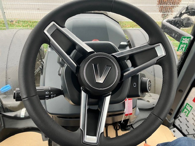 Uusi Traktori Valtra T235 V 2A1: kuva Uusi Traktori Valtra T235 V 2A1
