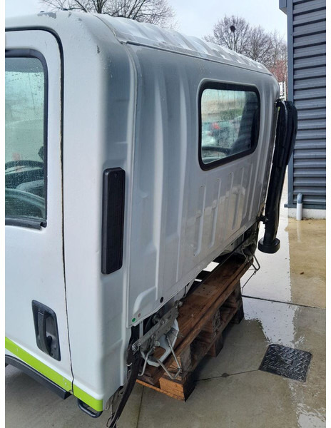 Isuzu Narrow L 35 - stretta - Ohjaamo ja sisustus - Kuorma-auto: kuva Isuzu Narrow L 35 - stretta - Ohjaamo ja sisustus - Kuorma-auto Isuzu Narrow L 35 - stretta - Ohjaamo ja sisustus - Kuorma-auto: kuva Isuzu Narrow L 35 - stretta - Ohjaamo ja sisustus - Kuorma-auto