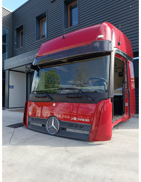 Mercedes-Benz ACTROS MP4 - Ohjaamo ja sisustus - Kuorma-auto: kuva Mercedes-Benz ACTROS MP4 - Ohjaamo ja sisustus - Kuorma-auto Mercedes-Benz ACTROS MP4 - Ohjaamo ja sisustus - Kuorma-auto: kuva Mercedes-Benz ACTROS MP4 - Ohjaamo ja sisustus - Kuorma-auto