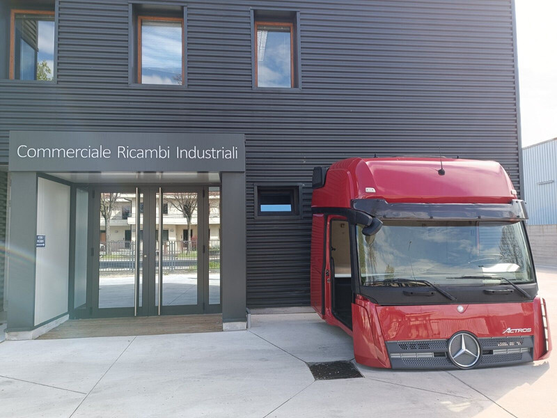 Mercedes-Benz ACTROS MP4 - Ohjaamo ja sisustus - Kuorma-auto: kuva Mercedes-Benz ACTROS MP4 - Ohjaamo ja sisustus - Kuorma-auto Mercedes-Benz ACTROS MP4 - Ohjaamo ja sisustus - Kuorma-auto: kuva Mercedes-Benz ACTROS MP4 - Ohjaamo ja sisustus - Kuorma-auto