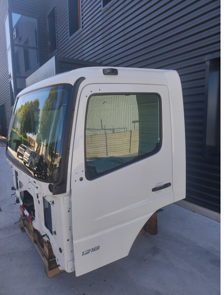 Mercedes-Benz ATEGO AXOR 6 CYLINDERS - Ohjaamo ja sisustus - Kuorma-auto: kuva Mercedes-Benz ATEGO AXOR 6 CYLINDERS - Ohjaamo ja sisustus - Kuorma-auto Mercedes-Benz ATEGO AXOR 6 CYLINDERS - Ohjaamo ja sisustus - Kuorma-auto: kuva Mercedes-Benz ATEGO AXOR 6 CYLINDERS - Ohjaamo ja sisustus - Kuorma-auto