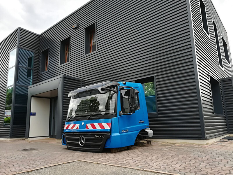 Mercedes-Benz AXOR EURO 4 EURO 5 - Ohjaamo ja sisustus - Kuorma-auto: kuva Mercedes-Benz AXOR EURO 4 EURO 5 - Ohjaamo ja sisustus - Kuorma-auto Mercedes-Benz AXOR EURO 4 EURO 5 - Ohjaamo ja sisustus - Kuorma-auto: kuva Mercedes-Benz AXOR EURO 4 EURO 5 - Ohjaamo ja sisustus - Kuorma-auto