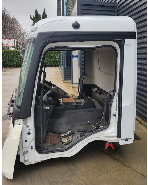 Mercedes-Benz Arocs - Actros Classicspace - Ohjaamo ja sisustus - Kuorma-auto: kuva Mercedes-Benz Arocs - Actros Classicspace - Ohjaamo ja sisustus - Kuorma-auto Mercedes-Benz Arocs - Actros Classicspace - Ohjaamo ja sisustus - Kuorma-auto: kuva Mercedes-Benz Arocs - Actros Classicspace - Ohjaamo ja sisustus - Kuorma-auto