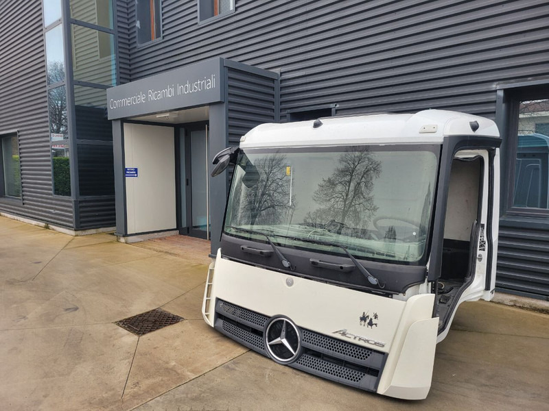 Mercedes-Benz Arocs - Actros Classicspace - Ohjaamo ja sisustus - Kuorma-auto: kuva Mercedes-Benz Arocs - Actros Classicspace - Ohjaamo ja sisustus - Kuorma-auto Mercedes-Benz Arocs - Actros Classicspace - Ohjaamo ja sisustus - Kuorma-auto: kuva Mercedes-Benz Arocs - Actros Classicspace - Ohjaamo ja sisustus - Kuorma-auto