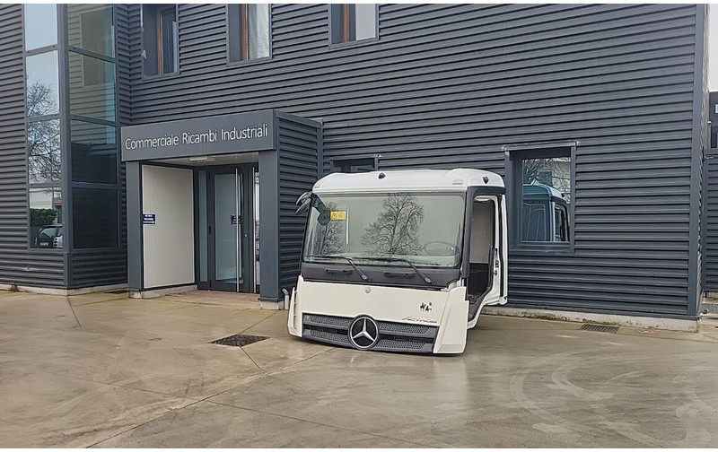 Mercedes-Benz Arocs - Actros Classicspace - Ohjaamo ja sisustus - Kuorma-auto: kuva Mercedes-Benz Arocs - Actros Classicspace - Ohjaamo ja sisustus - Kuorma-auto Mercedes-Benz Arocs - Actros Classicspace - Ohjaamo ja sisustus - Kuorma-auto: kuva Mercedes-Benz Arocs - Actros Classicspace - Ohjaamo ja sisustus - Kuorma-auto