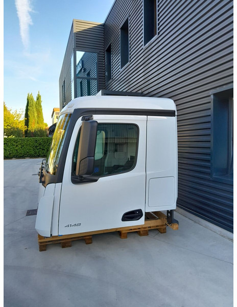 Mercedes-Benz Arocs Actros MP4 Euro 6 - Ohjaamo ja sisustus - Kuorma-auto: kuva Mercedes-Benz Arocs Actros MP4 Euro 6 - Ohjaamo ja sisustus - Kuorma-auto Mercedes-Benz Arocs Actros MP4 Euro 6 - Ohjaamo ja sisustus - Kuorma-auto: kuva Mercedes-Benz Arocs Actros MP4 Euro 6 - Ohjaamo ja sisustus - Kuorma-auto