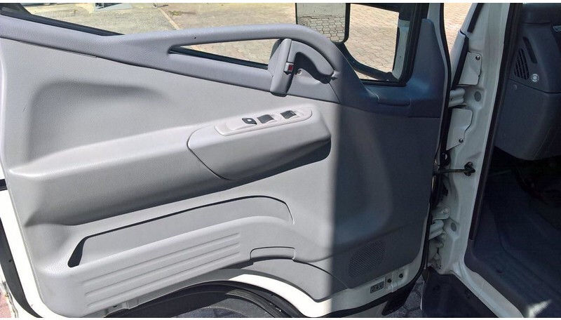 Mitsubishi CANTER "C" - Ohjaamo ja sisustus - Kuorma-auto: kuva Mitsubishi CANTER "C" - Ohjaamo ja sisustus - Kuorma-auto Mitsubishi CANTER "C" - Ohjaamo ja sisustus - Kuorma-auto: kuva Mitsubishi CANTER "C" - Ohjaamo ja sisustus - Kuorma-auto