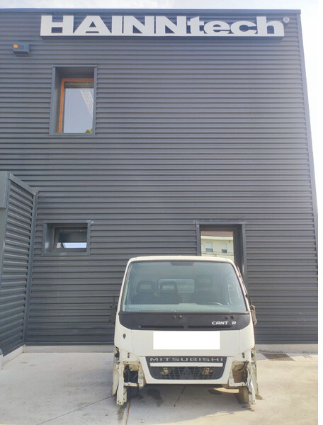 Mitsubishi CANTER " S TYPE " - Ohjaamo ja sisustus - Kuorma-auto: kuva Mitsubishi CANTER " S TYPE " - Ohjaamo ja sisustus - Kuorma-auto Mitsubishi CANTER " S TYPE " - Ohjaamo ja sisustus - Kuorma-auto: kuva Mitsubishi CANTER " S TYPE " - Ohjaamo ja sisustus - Kuorma-auto