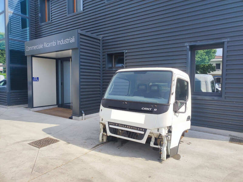 Mitsubishi CANTER " S TYPE " - Ohjaamo ja sisustus - Kuorma-auto: kuva Mitsubishi CANTER " S TYPE " - Ohjaamo ja sisustus - Kuorma-auto Mitsubishi CANTER " S TYPE " - Ohjaamo ja sisustus - Kuorma-auto: kuva Mitsubishi CANTER " S TYPE " - Ohjaamo ja sisustus - Kuorma-auto