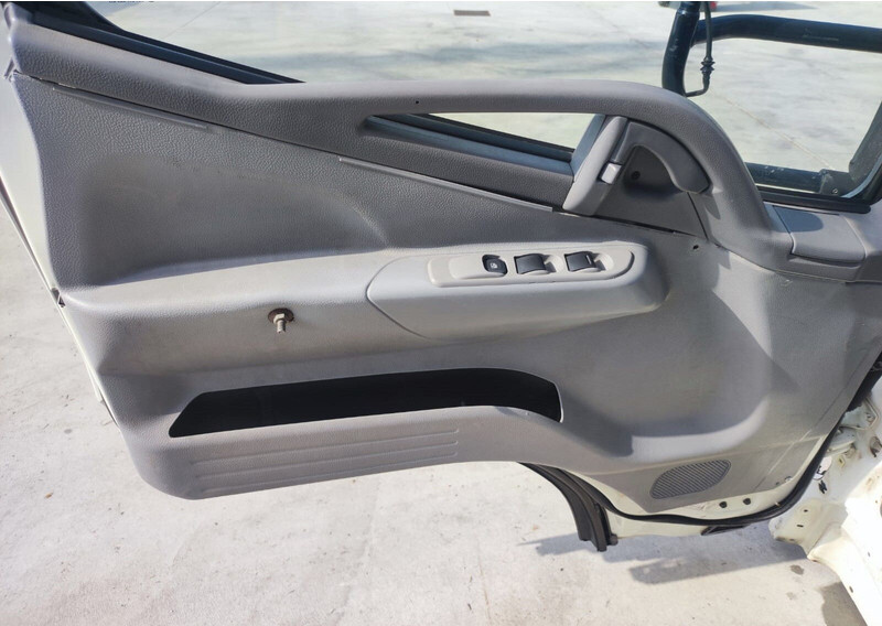 Mitsubishi CANTER " S TYPE " - Ohjaamo ja sisustus - Kuorma-auto: kuva Mitsubishi CANTER " S TYPE " - Ohjaamo ja sisustus - Kuorma-auto Mitsubishi CANTER " S TYPE " - Ohjaamo ja sisustus - Kuorma-auto: kuva Mitsubishi CANTER " S TYPE " - Ohjaamo ja sisustus - Kuorma-auto