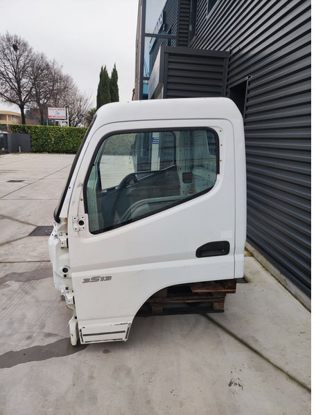 Mitsubishi Fuso CANTER S TYPE EURO 5 EURO 6 MODEL - Ohjaamo ja sisustus - Kuorma-auto: kuva Mitsubishi Fuso CANTER S TYPE EURO 5 EURO 6 MODEL - Ohjaamo ja sisustus - Kuorma-auto Mitsubishi Fuso CANTER S TYPE EURO 5 EURO 6 MODEL - Ohjaamo ja sisustus - Kuorma-auto: kuva Mitsubishi Fuso CANTER S TYPE EURO 5 EURO 6 MODEL - Ohjaamo ja sisustus - Kuorma-auto