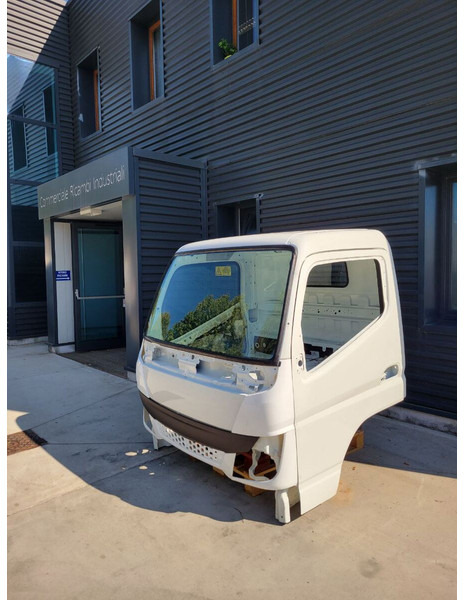 Mitsubishi Fuso RHD - S euro 6 - Ohjaamo ja sisustus - Kuorma-auto: kuva Mitsubishi Fuso RHD - S euro 6 - Ohjaamo ja sisustus - Kuorma-auto Mitsubishi Fuso RHD - S euro 6 - Ohjaamo ja sisustus - Kuorma-auto: kuva Mitsubishi Fuso RHD - S euro 6 - Ohjaamo ja sisustus - Kuorma-auto