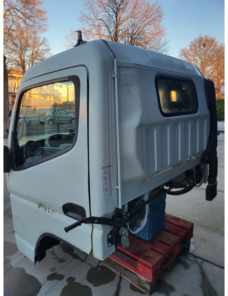 Mitsubishi Fuso "S" Fuso - Ohjaamo ja sisustus - Kuorma-auto: kuva Mitsubishi Fuso "S" Fuso - Ohjaamo ja sisustus - Kuorma-auto Mitsubishi Fuso "S" Fuso - Ohjaamo ja sisustus - Kuorma-auto: kuva Mitsubishi Fuso "S" Fuso - Ohjaamo ja sisustus - Kuorma-auto