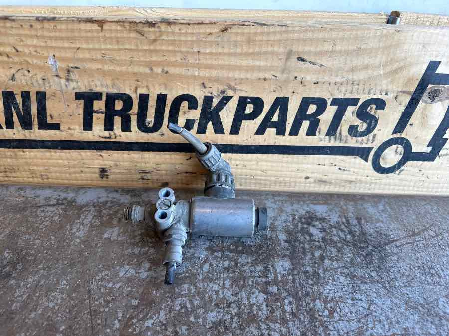 EKERI WABCO VALVE 4721726000 - Venttiili - Perävaunu: kuva EKERI WABCO VALVE 4721726000 - Venttiili - Perävaunu EKERI WABCO VALVE 4721726000 - Venttiili - Perävaunu: kuva EKERI WABCO VALVE 4721726000 - Venttiili - Perävaunu