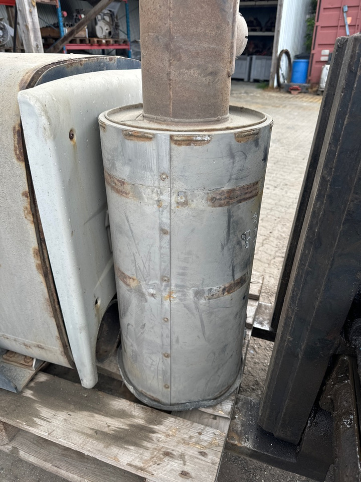 MAN EXHAUST 82.15101-0049 - Äänenvaimennin - Kuorma-auto: kuva MAN EXHAUST 82.15101-0049 - Äänenvaimennin - Kuorma-auto MAN EXHAUST 82.15101-0049 - Äänenvaimennin - Kuorma-auto: kuva MAN EXHAUST 82.15101-0049 - Äänenvaimennin - Kuorma-auto