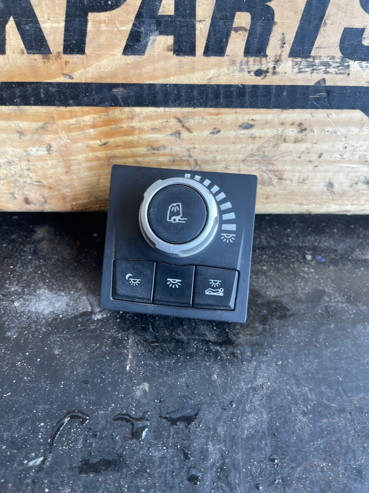 RENAULT SWITCH LIGHT 7421995058 - Ohjaamo ja sisustus - Kuorma-auto: kuva RENAULT SWITCH LIGHT 7421995058 - Ohjaamo ja sisustus - Kuorma-auto RENAULT SWITCH LIGHT 7421995058 - Ohjaamo ja sisustus - Kuorma-auto: kuva RENAULT SWITCH LIGHT 7421995058 - Ohjaamo ja sisustus - Kuorma-auto