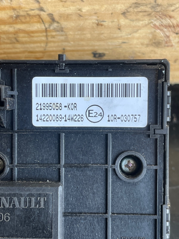 RENAULT SWITCH LIGHT 7421995058 - Ohjaamo ja sisustus - Kuorma-auto: kuva RENAULT SWITCH LIGHT 7421995058 - Ohjaamo ja sisustus - Kuorma-auto RENAULT SWITCH LIGHT 7421995058 - Ohjaamo ja sisustus - Kuorma-auto: kuva RENAULT SWITCH LIGHT 7421995058 - Ohjaamo ja sisustus - Kuorma-auto