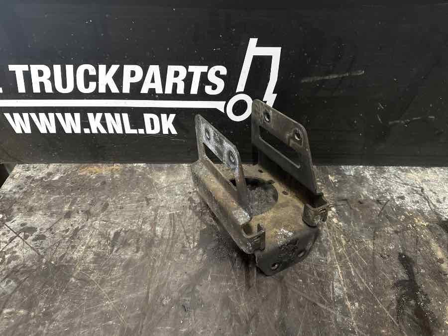 SCANIA BRACKET 2573684 - Runko/ Alusta - Kuorma-auto: kuva SCANIA BRACKET 2573684 - Runko/ Alusta - Kuorma-auto SCANIA BRACKET 2573684 - Runko/ Alusta - Kuorma-auto: kuva SCANIA BRACKET 2573684 - Runko/ Alusta - Kuorma-auto