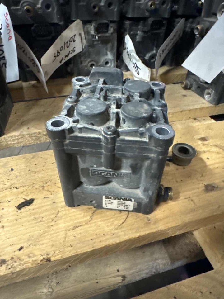 SCANIA V107 VALVE 2447593 - Jarruventtiili - Kuorma-auto: kuva SCANIA V107 VALVE 2447593 - Jarruventtiili - Kuorma-auto SCANIA V107 VALVE 2447593 - Jarruventtiili - Kuorma-auto: kuva SCANIA V107 VALVE 2447593 - Jarruventtiili - Kuorma-auto