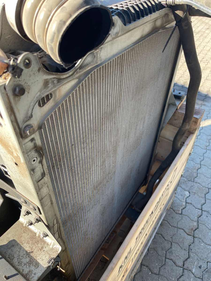 VOLVO COMPLETE COOLER / INTERCOOLER 23852082 - Jäähdytysjärjestelmä - Kuorma-auto: kuva VOLVO COMPLETE COOLER / INTERCOOLER 23852082 - Jäähdytysjärjestelmä - Kuorma-auto VOLVO COMPLETE COOLER / INTERCOOLER 23852082 - Jäähdytysjärjestelmä - Kuorma-auto: kuva VOLVO COMPLETE COOLER / INTERCOOLER 23852082 - Jäähdytysjärjestelmä - Kuorma-auto