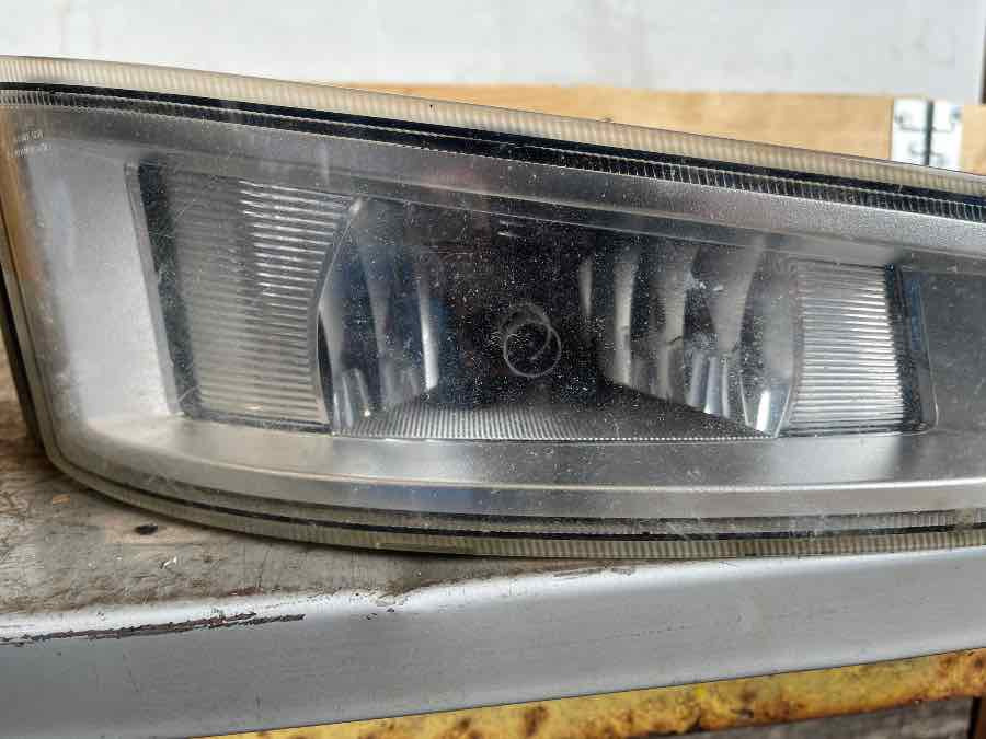 VOLVO FOG LAMP 22332592 RH - Valo/ Valaistus - Kuorma-auto: kuva VOLVO FOG LAMP 22332592 RH - Valo/ Valaistus - Kuorma-auto VOLVO FOG LAMP 22332592 RH - Valo/ Valaistus - Kuorma-auto: kuva VOLVO FOG LAMP 22332592 RH - Valo/ Valaistus - Kuorma-auto