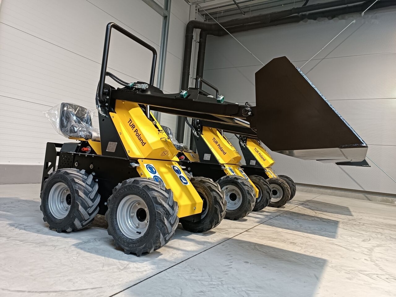 Tur Poland N520 Miniradlader Mini Hoflader Mini Lader - Liukuohjattu kuormaaja: kuva Tur Poland N520 Miniradlader Mini Hoflader Mini Lader - Liukuohjattu kuormaaja Tur Poland N520 Miniradlader Mini Hoflader Mini Lader - Liukuohjattu kuormaaja: kuva Tur Poland N520 Miniradlader Mini Hoflader Mini Lader - Liukuohjattu kuormaaja
