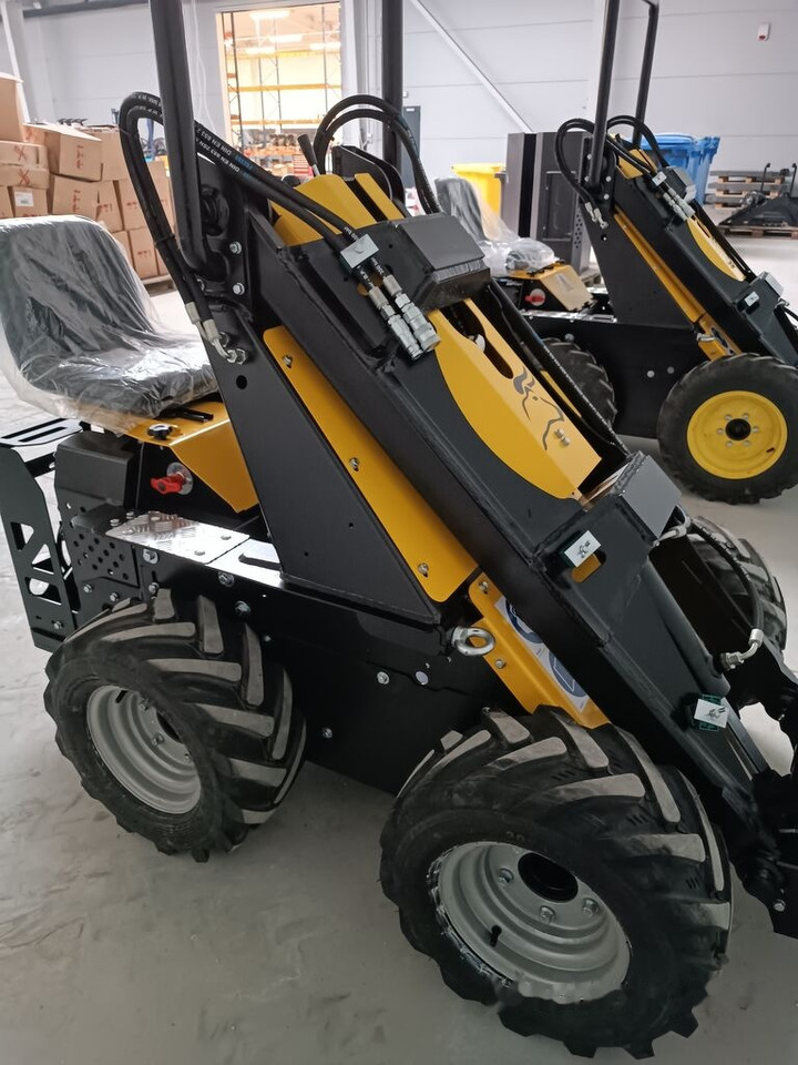 Tur Poland Radlader Mini loader Mini Hoflader N 520 - Liukuohjattu kuormaaja: kuva Tur Poland Radlader Mini loader Mini Hoflader N 520 - Liukuohjattu kuormaaja Tur Poland Radlader Mini loader Mini Hoflader N 520 - Liukuohjattu kuormaaja: kuva Tur Poland Radlader Mini loader Mini Hoflader N 520 - Liukuohjattu kuormaaja