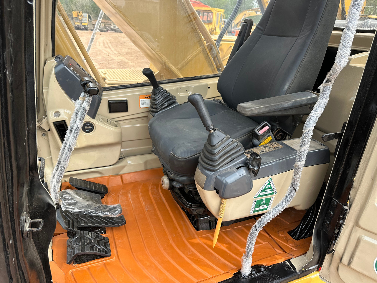 Telakaivukone CAT 320BL: kuva Telakaivukone CAT 320BL