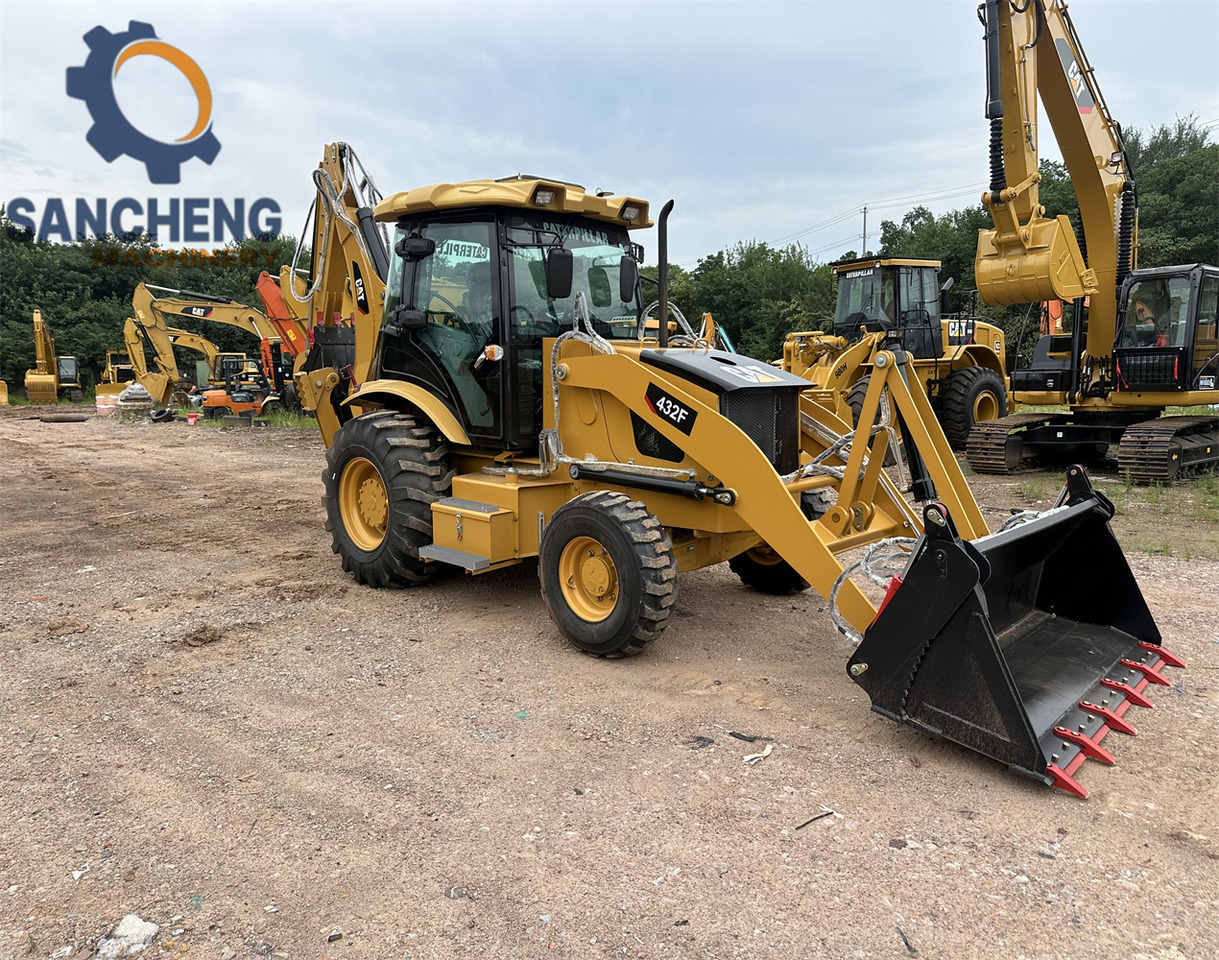 CAT 432F - Kaivuri-trukki: kuva CAT 432F - Kaivuri-trukki CAT 432F - Kaivuri-trukki: kuva CAT 432F - Kaivuri-trukki