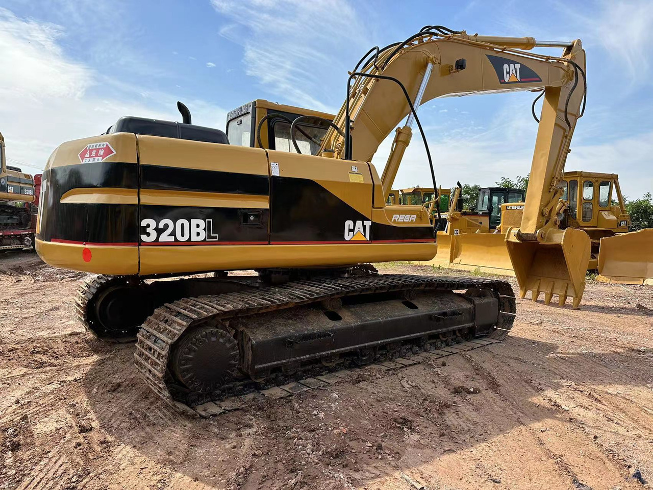 CATERPILLAR 320BL excavator - Kaivuri: kuva CATERPILLAR 320BL excavator - Kaivuri CATERPILLAR 320BL excavator - Kaivuri: kuva CATERPILLAR 320BL excavator - Kaivuri