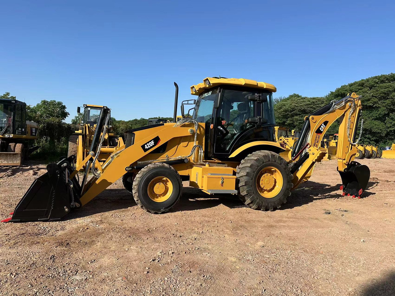 CATERPILLAR 420F2 - Kaivuri-trukki: kuva CATERPILLAR 420F2 - Kaivuri-trukki CATERPILLAR 420F2 - Kaivuri-trukki: kuva CATERPILLAR 420F2 - Kaivuri-trukki
