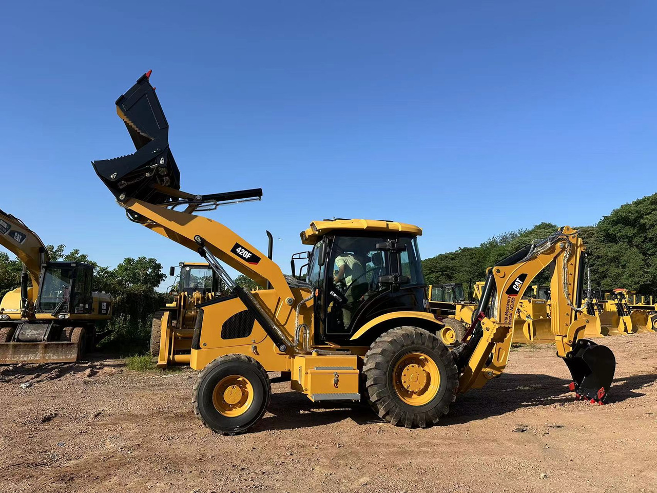 CATERPILLAR 420F2 - Kaivuri-trukki: kuva CATERPILLAR 420F2 - Kaivuri-trukki CATERPILLAR 420F2 - Kaivuri-trukki: kuva CATERPILLAR 420F2 - Kaivuri-trukki