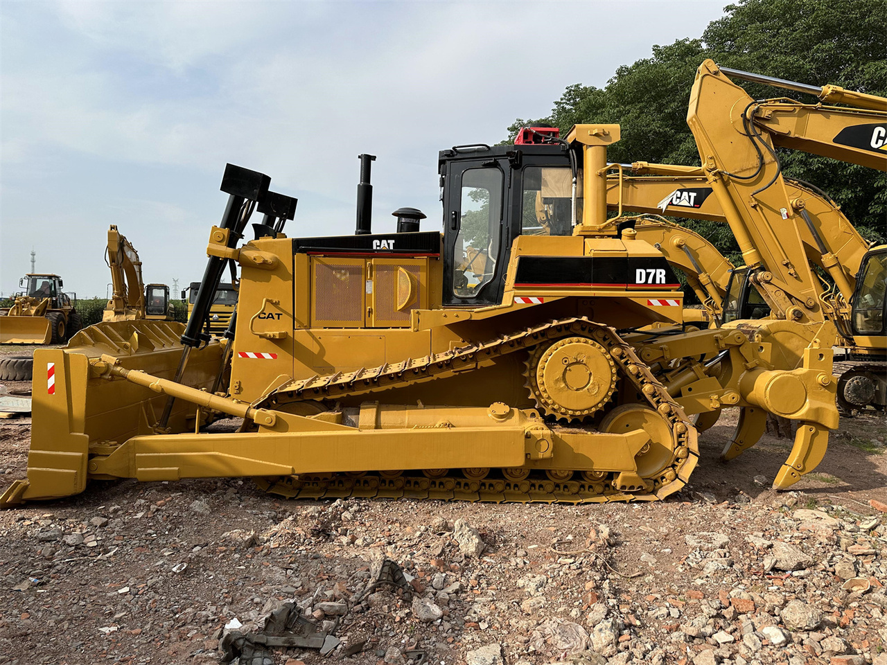 CATERPILLAR D7R - Puskutraktori: kuva CATERPILLAR D7R - Puskutraktori CATERPILLAR D7R - Puskutraktori: kuva CATERPILLAR D7R - Puskutraktori