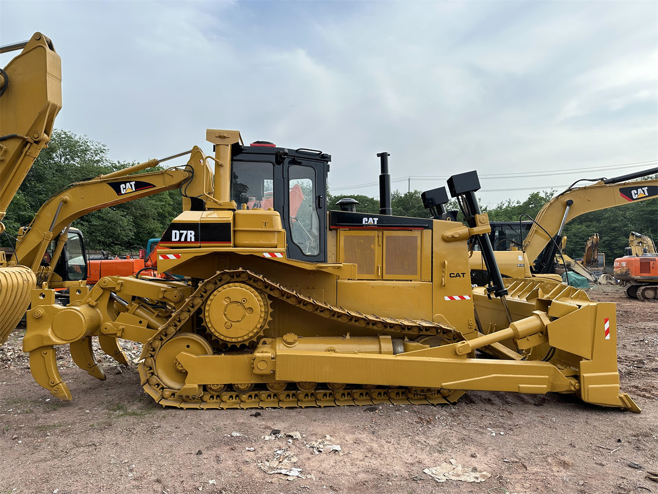 CATERPILLAR D7R - Puskutraktori: kuva CATERPILLAR D7R - Puskutraktori CATERPILLAR D7R - Puskutraktori: kuva CATERPILLAR D7R - Puskutraktori