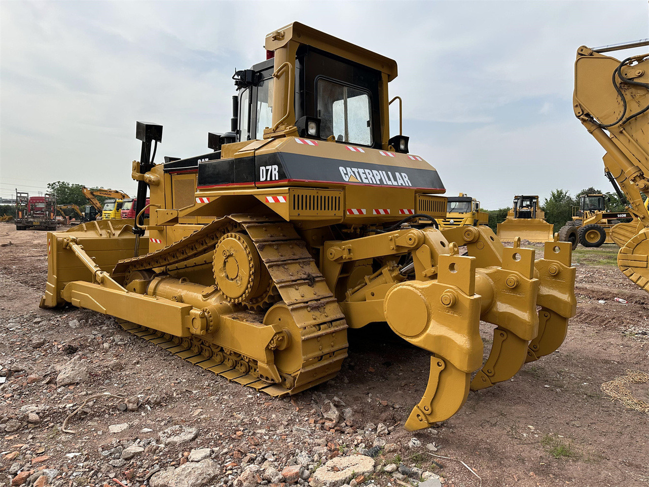 CATERPILLAR D7R - Puskutraktori: kuva CATERPILLAR D7R - Puskutraktori CATERPILLAR D7R - Puskutraktori: kuva CATERPILLAR D7R - Puskutraktori