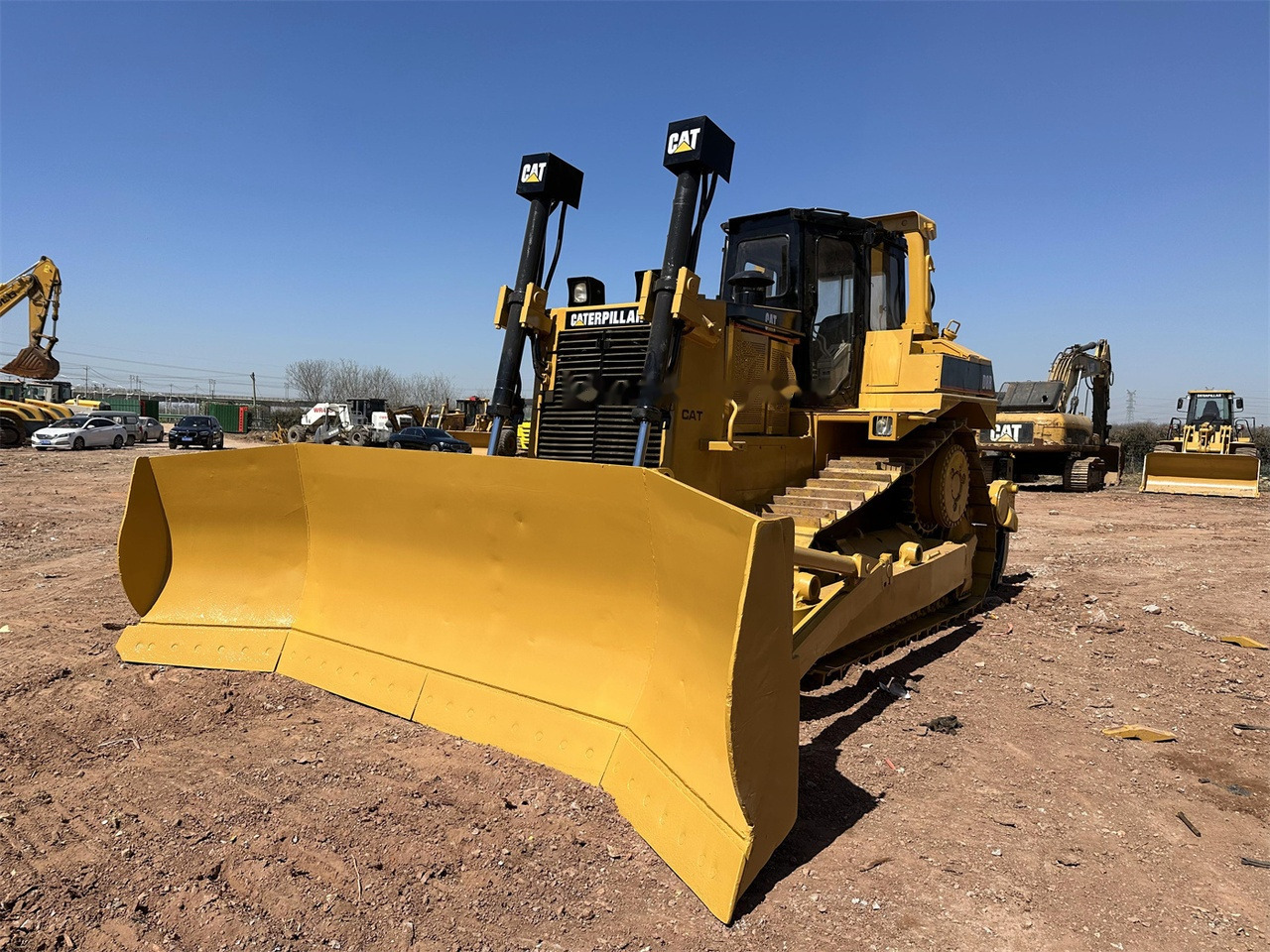 CATERPILLAR D8R - Puskutraktori: kuva CATERPILLAR D8R - Puskutraktori CATERPILLAR D8R - Puskutraktori: kuva CATERPILLAR D8R - Puskutraktori