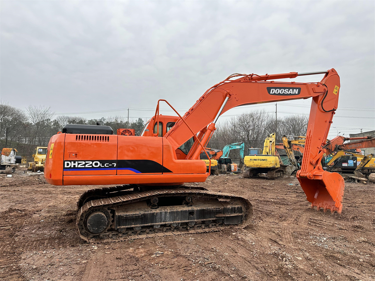 DOOSAN DH220 excavator - Telakaivukone: kuva DOOSAN DH220 excavator - Telakaivukone DOOSAN DH220 excavator - Telakaivukone: kuva DOOSAN DH220 excavator - Telakaivukone