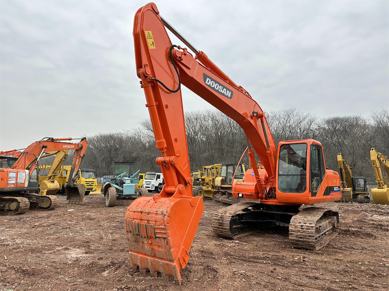 DOOSAN DH220 excavator - Telakaivukone: kuva DOOSAN DH220 excavator - Telakaivukone DOOSAN DH220 excavator - Telakaivukone: kuva DOOSAN DH220 excavator - Telakaivukone