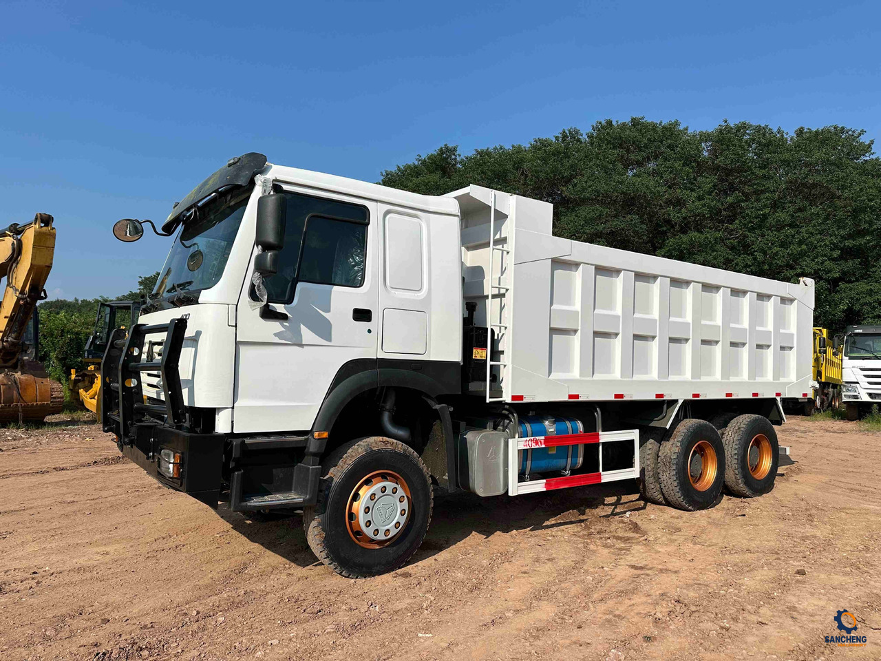 HOWO 400 - Kippiauto kuorma-auto: kuva HOWO 400 - Kippiauto kuorma-auto HOWO 400 - Kippiauto kuorma-auto: kuva HOWO 400 - Kippiauto kuorma-auto