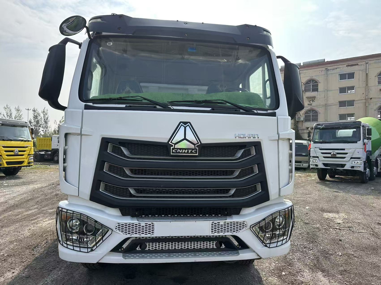 SINOTRUK HOHAN 400hp 6x4 tipper truck - Kippiauto kuorma-auto: kuva SINOTRUK HOHAN 400hp 6x4 tipper truck - Kippiauto kuorma-auto SINOTRUK HOHAN 400hp 6x4 tipper truck - Kippiauto kuorma-auto: kuva SINOTRUK HOHAN 400hp 6x4 tipper truck - Kippiauto kuorma-auto