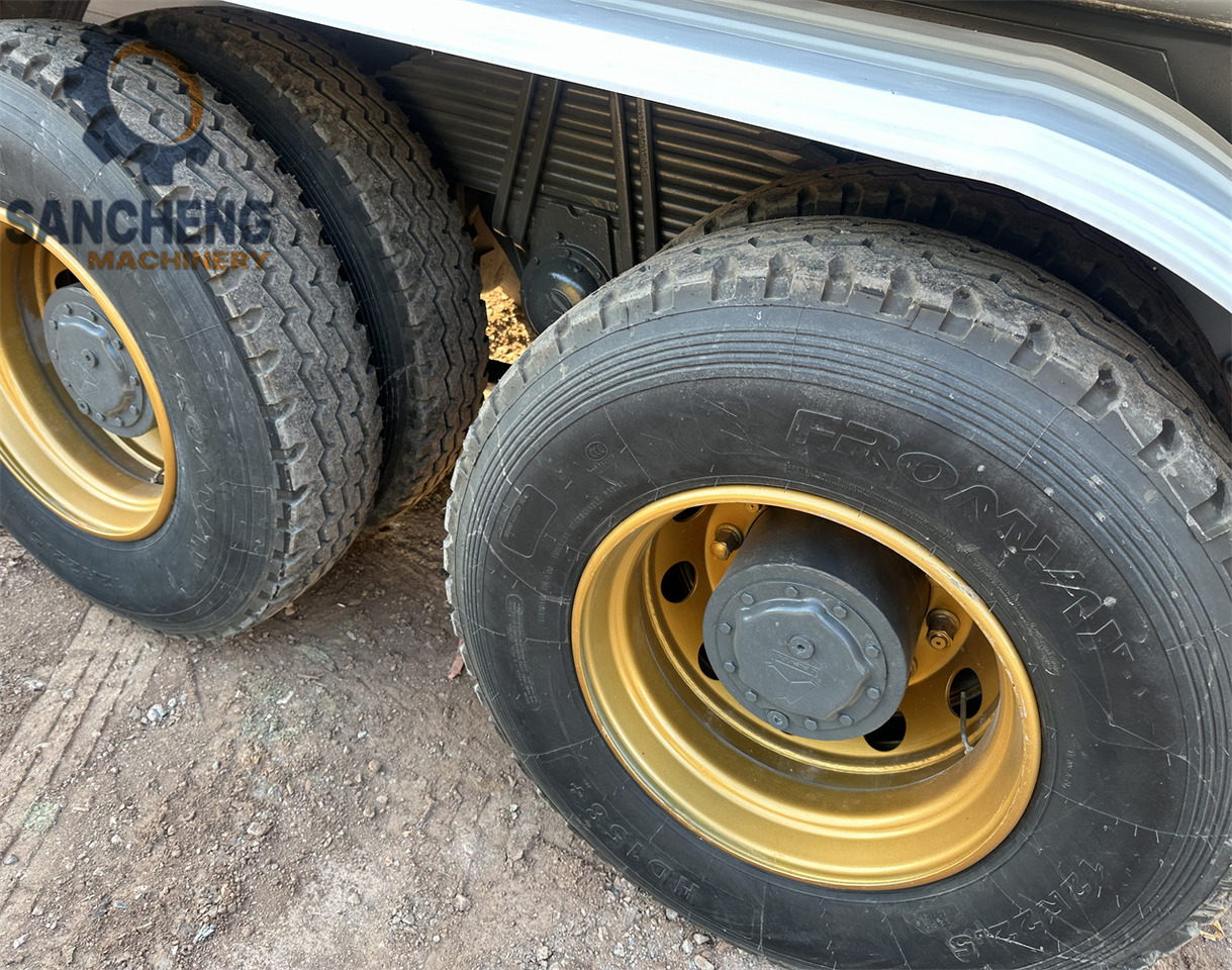 SINOTRUK HOWO 371 6x4 Water Tanker Truck - Säiliöauto: kuva SINOTRUK HOWO 371 6x4 Water Tanker Truck - Säiliöauto SINOTRUK HOWO 371 6x4 Water Tanker Truck - Säiliöauto: kuva SINOTRUK HOWO 371 6x4 Water Tanker Truck - Säiliöauto