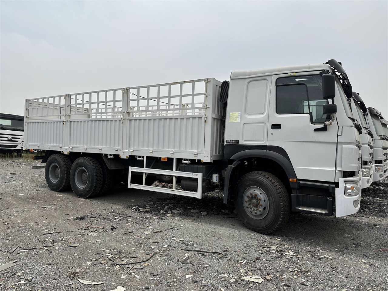 SINOTRUK HOWO 371 Cargo truck - Eläinten kuljetus kuorma-auto: kuva SINOTRUK HOWO 371 Cargo truck - Eläinten kuljetus kuorma-auto SINOTRUK HOWO 371 Cargo truck - Eläinten kuljetus kuorma-auto: kuva SINOTRUK HOWO 371 Cargo truck - Eläinten kuljetus kuorma-auto