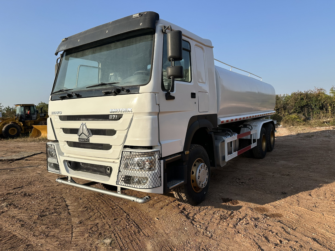 SINOTRUK HOWO 371 Water Tanker Truck - Säiliöauto: kuva SINOTRUK HOWO 371 Water Tanker Truck - Säiliöauto SINOTRUK HOWO 371 Water Tanker Truck - Säiliöauto: kuva SINOTRUK HOWO 371 Water Tanker Truck - Säiliöauto