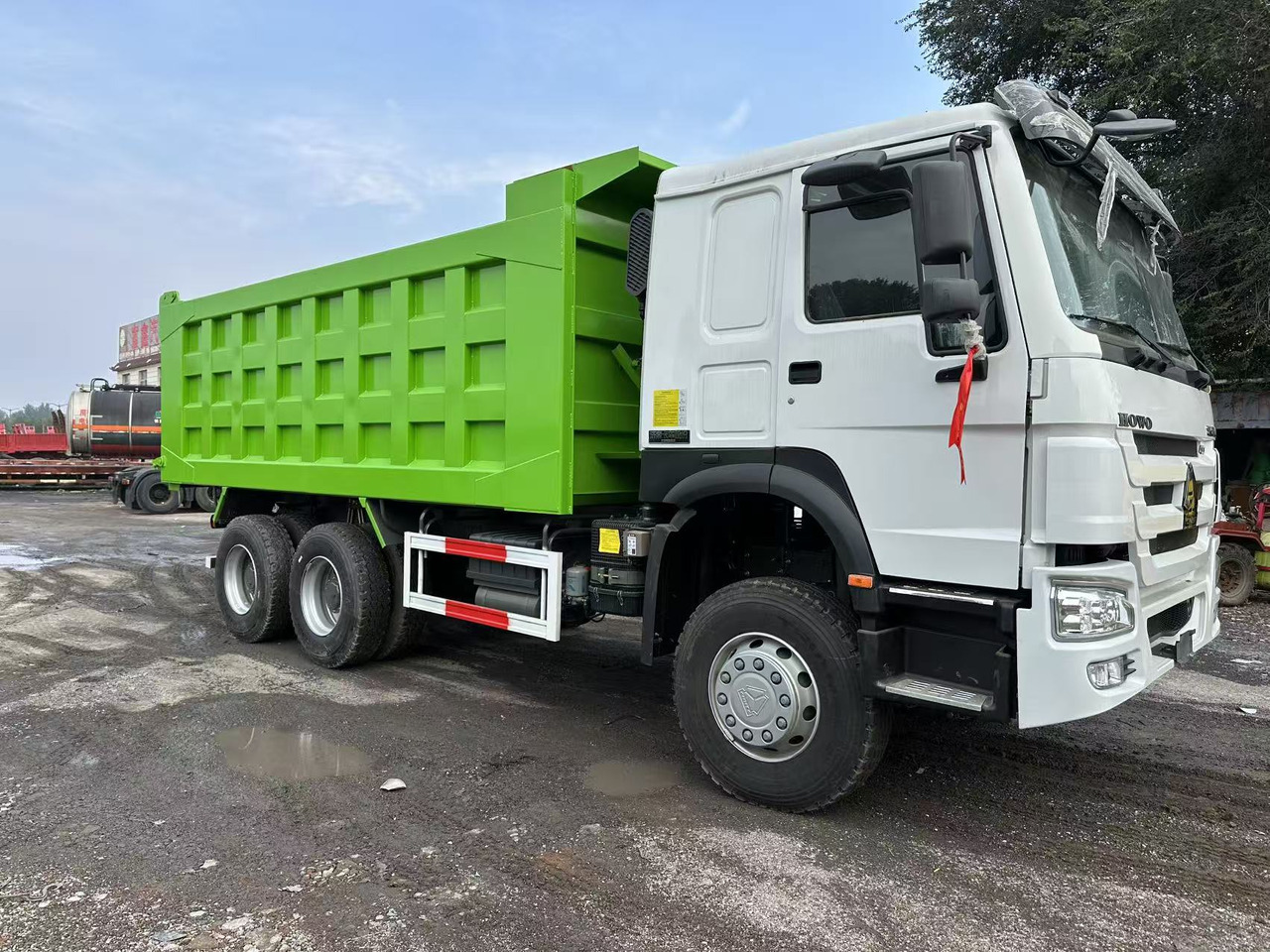 SINOTRUK HOWO 400HP 6X4 Tipper Truck - Kippiauto kuorma-auto: kuva SINOTRUK HOWO 400HP 6X4 Tipper Truck - Kippiauto kuorma-auto SINOTRUK HOWO 400HP 6X4 Tipper Truck - Kippiauto kuorma-auto: kuva SINOTRUK HOWO 400HP 6X4 Tipper Truck - Kippiauto kuorma-auto