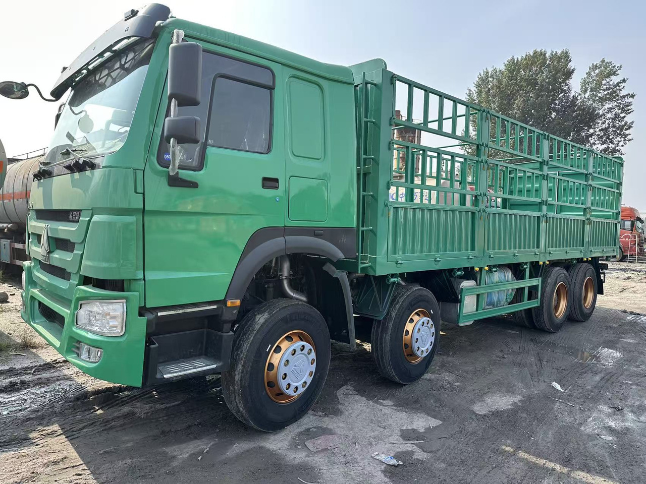 SINOTRUK HOWO 420hp 8x4 fence truck - Lava-kuorma-auto: kuva SINOTRUK HOWO 420hp 8x4 fence truck - Lava-kuorma-auto SINOTRUK HOWO 420hp 8x4 fence truck - Lava-kuorma-auto: kuva SINOTRUK HOWO 420hp 8x4 fence truck - Lava-kuorma-auto