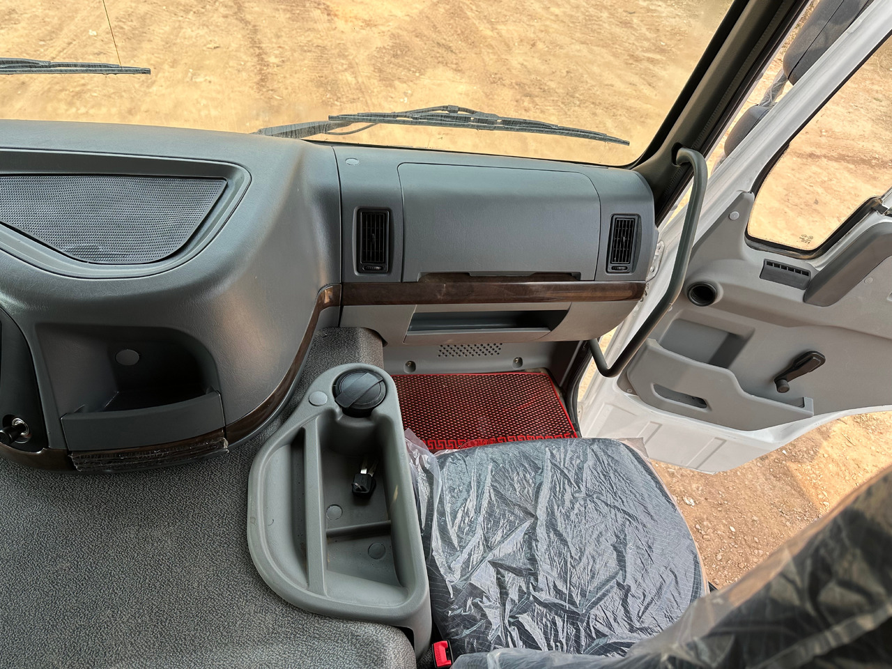 SINOTRUK HOWO Dump truck 371 6x4 - Kippiauto kuorma-auto: kuva SINOTRUK HOWO Dump truck 371 6x4 - Kippiauto kuorma-auto SINOTRUK HOWO Dump truck 371 6x4 - Kippiauto kuorma-auto: kuva SINOTRUK HOWO Dump truck 371 6x4 - Kippiauto kuorma-auto