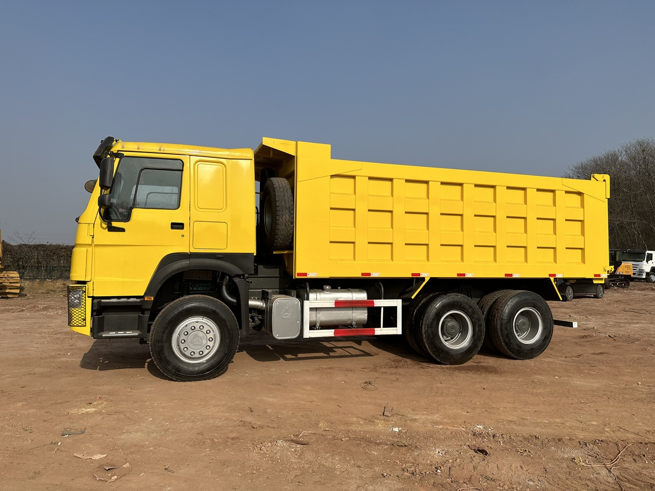 SINOTRUK Howo Dump truck 371 - Kippiauto kuorma-auto: kuva SINOTRUK Howo Dump truck 371 - Kippiauto kuorma-auto SINOTRUK Howo Dump truck 371 - Kippiauto kuorma-auto: kuva SINOTRUK Howo Dump truck 371 - Kippiauto kuorma-auto